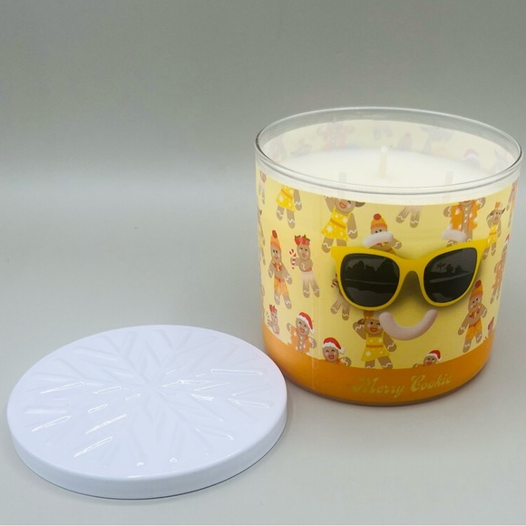 Bath & Body Works MERRY COOKIE Holiday 3 Wick Candle - 14.5oz Gingerbread Design - Picture 6 of 8